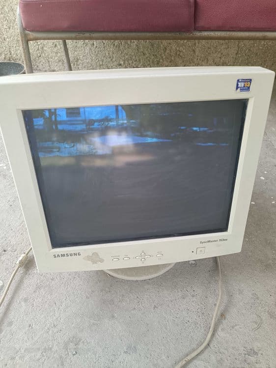 Samsung SyncMaster 763MB 17-дюймовый ЭЛТ монитор — 1