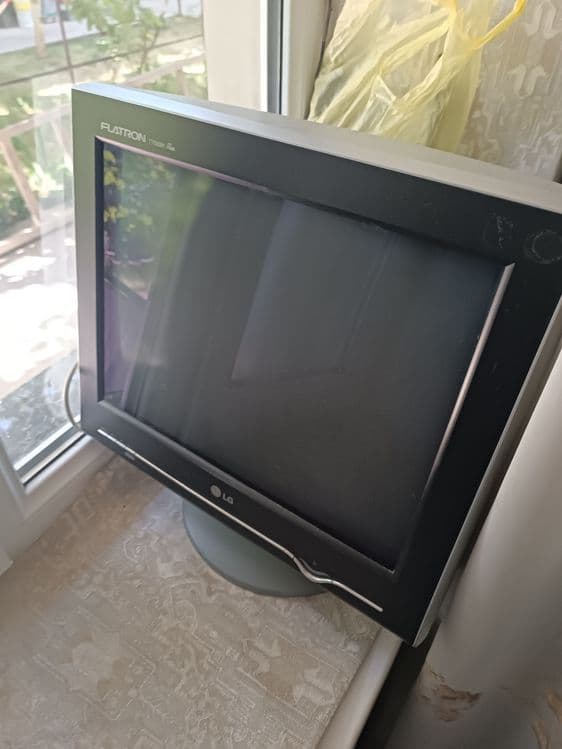 Манитор LG Flatron — 1