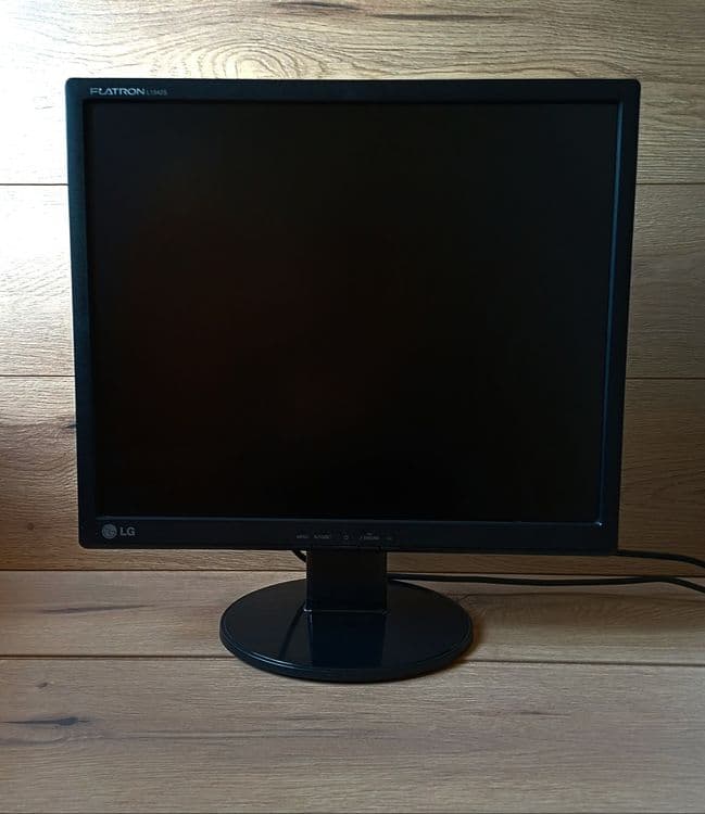 Монитор  LG 19" Flatron — 2