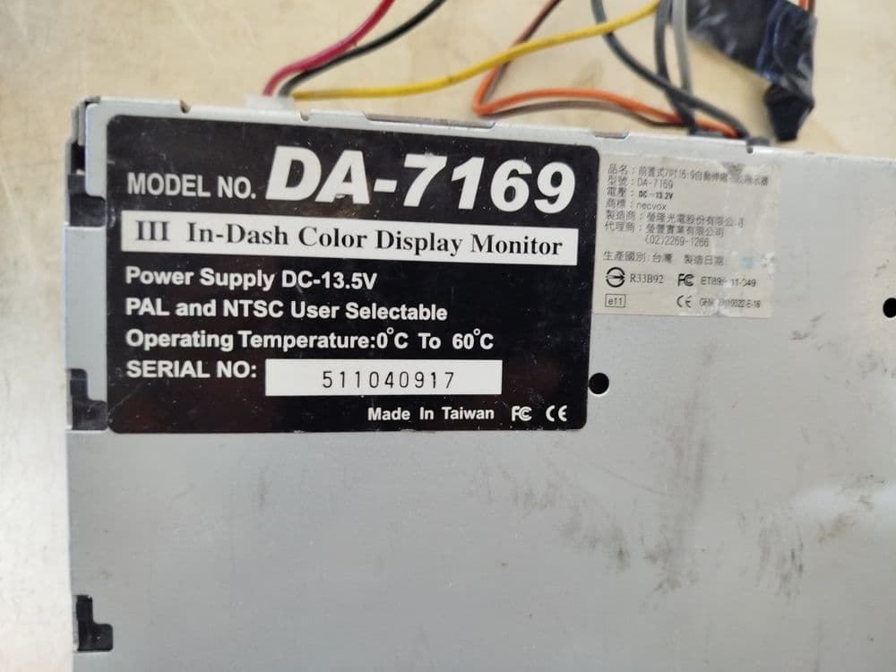 IN-DASH DA-7169 manitorli magnetafon sotiladi — 2