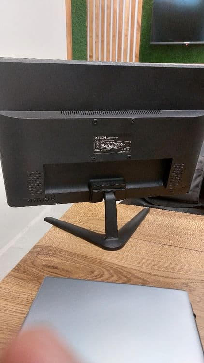 Monitor .XTECH. ekran 22. — 2