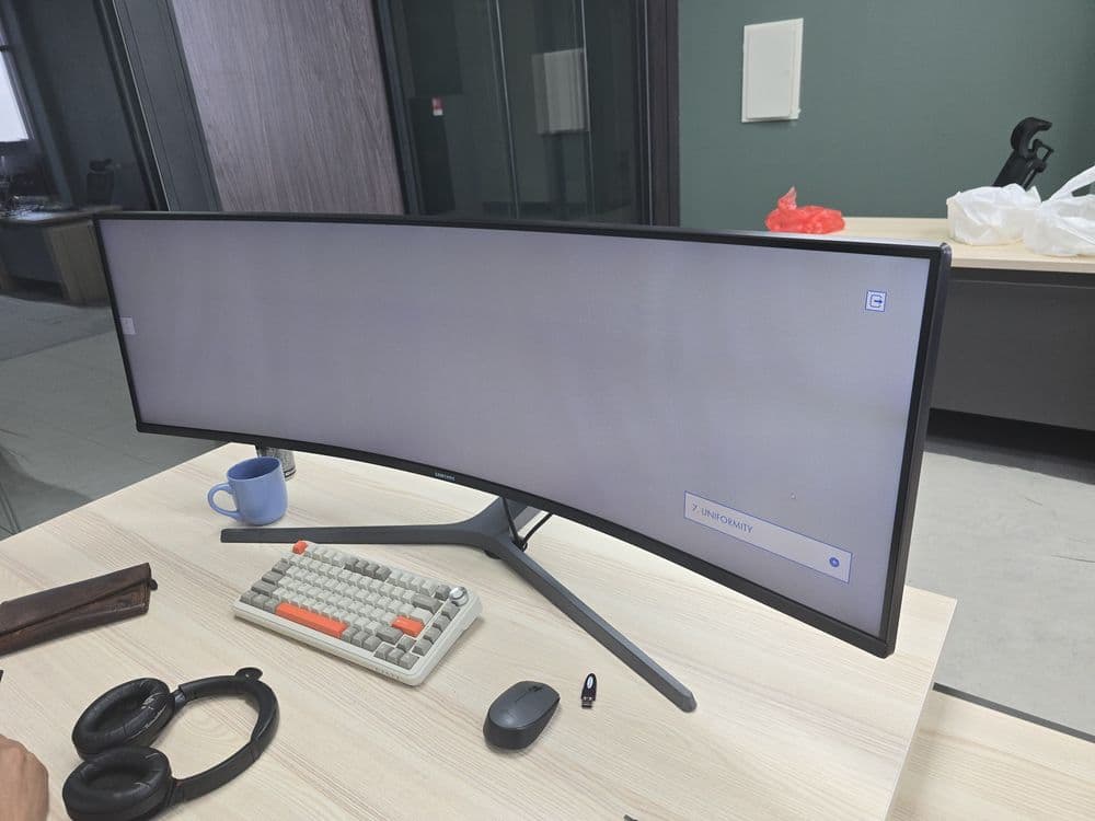 Samsung Odyssey G9 49 — 1