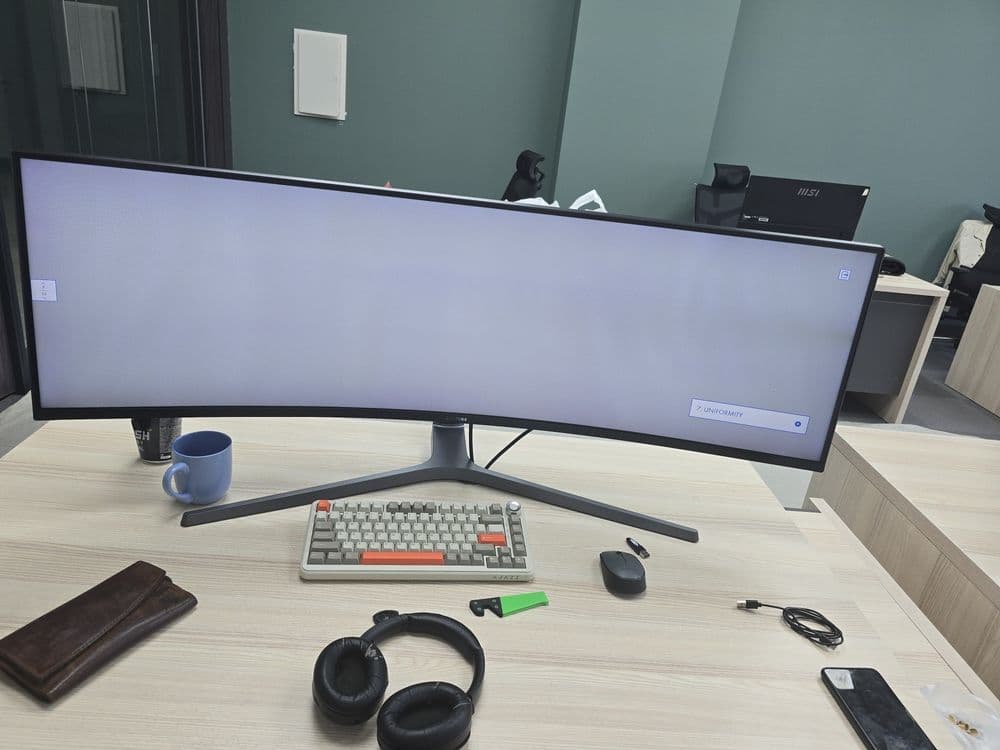 Samsung Odyssey G9 49 — 2