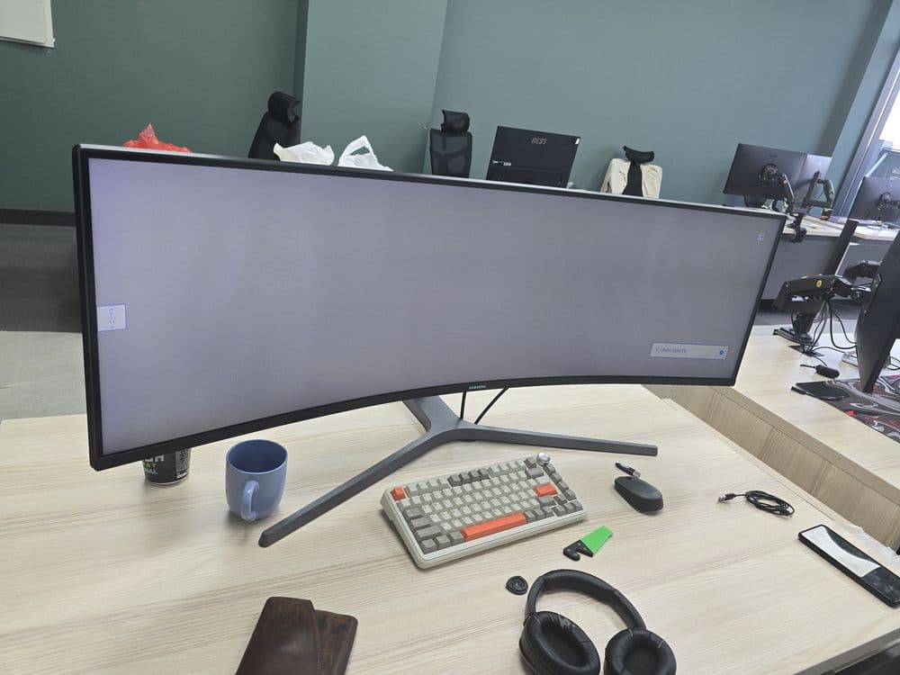 Samsung Odyssey G9 49 — 3