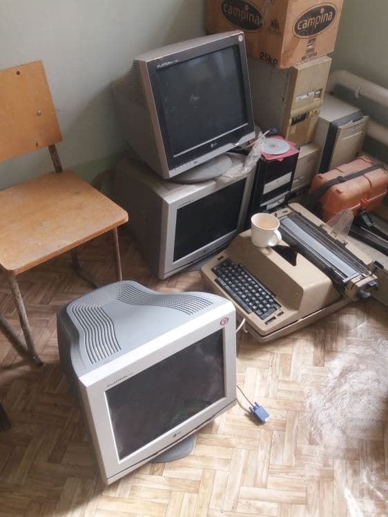 Мониторлар LG  мониторлар ва процессорлари билан бирга сотилади — 2