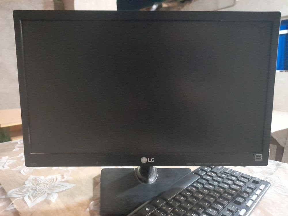 LG 19 manitor sotiladi — 1
