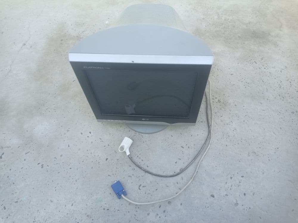Monitor sotiladi — 2