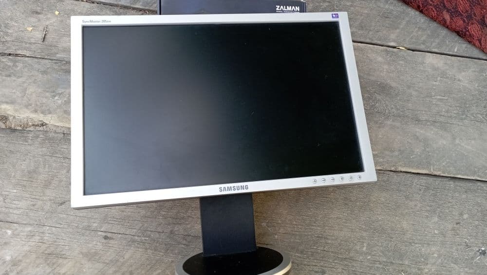 Samsung 19 lik manitor sotiladi — 1