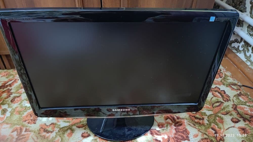 Kompyuterni МАНИТОР Samsung Manitor 19li Bolishi shu narx — 1