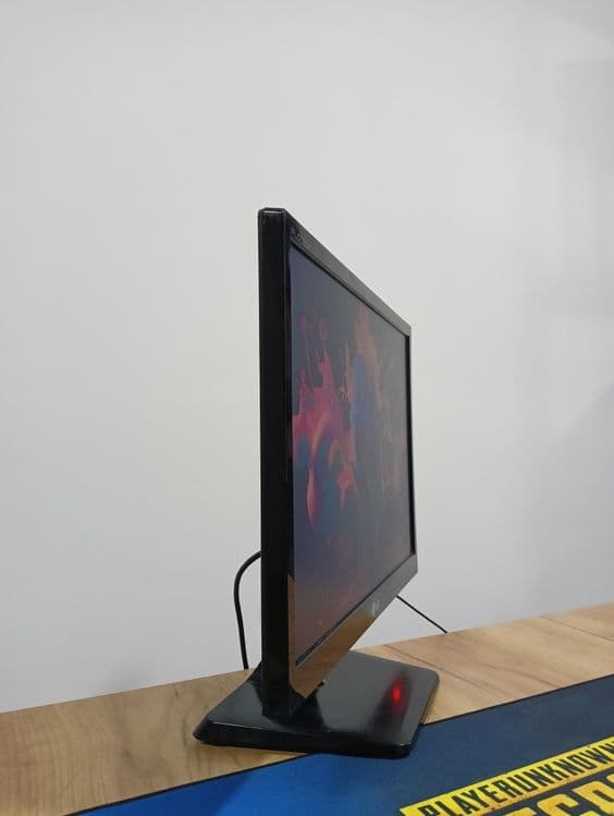 LG 19 monitor IPS — 4