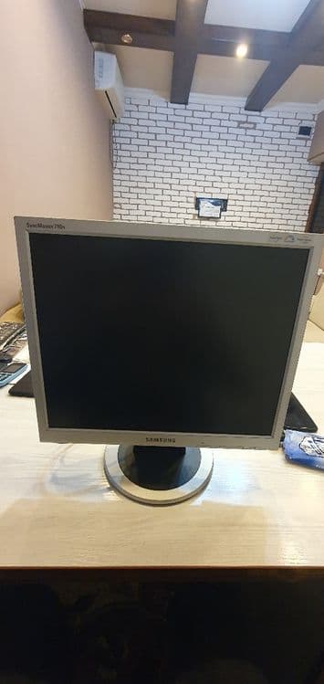 Samsung Monitor 17 lik holatini tiniq — 1