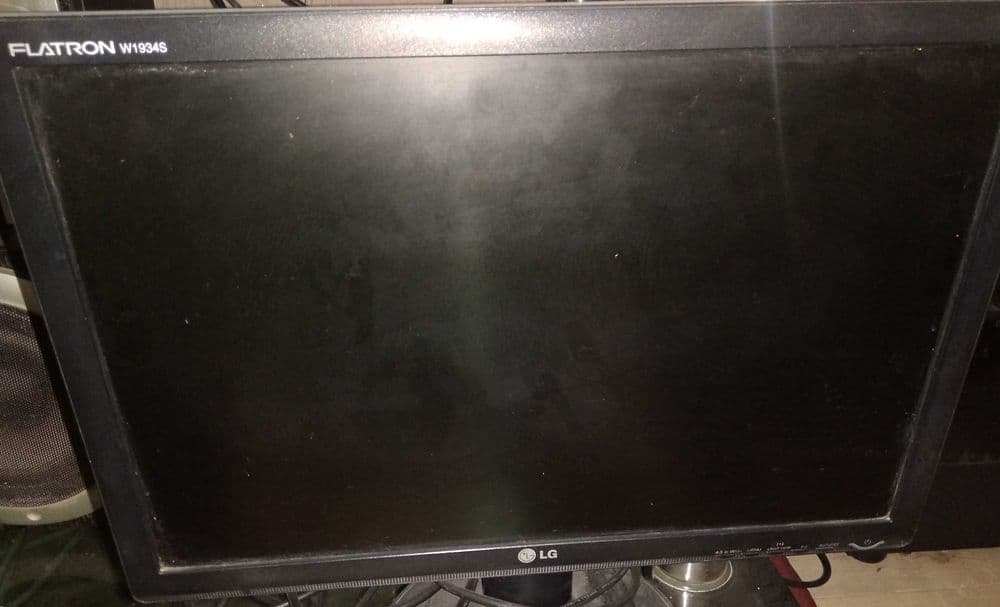 LG Flatron monitor  w1934s — 1