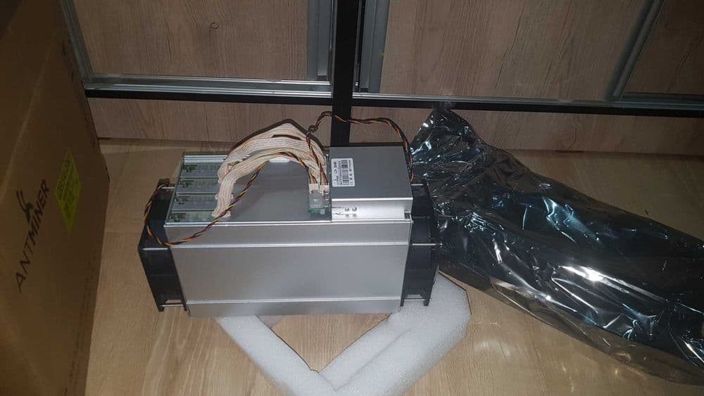 Продам Asic L3+ 506mgh. Обсолютно новый.800 у.е — 1