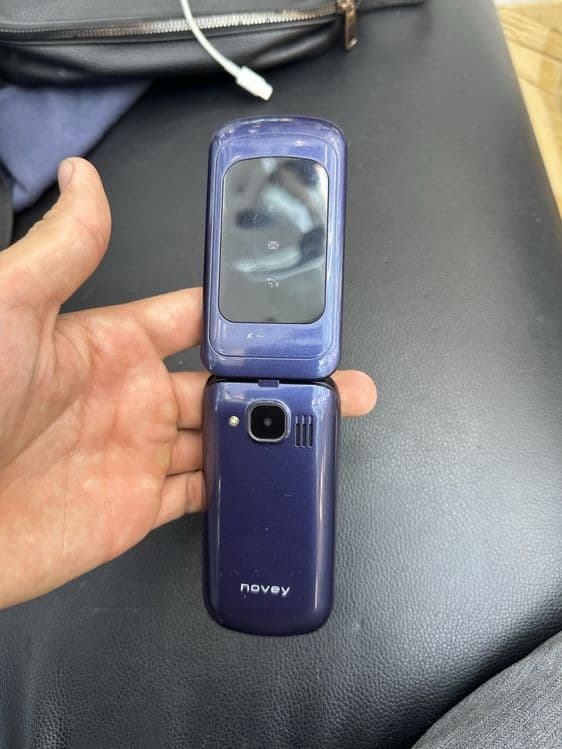 Novey knopkali telefon — 3