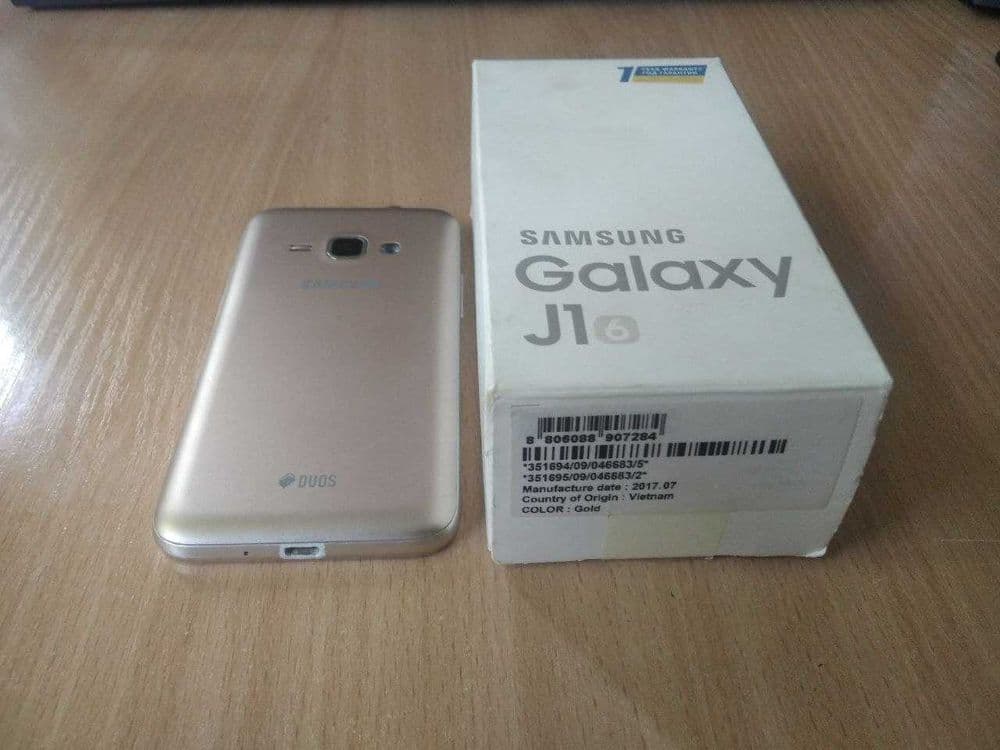 Samsung Galaxy J1 на запчасти,плата и батарейка работает. — 2