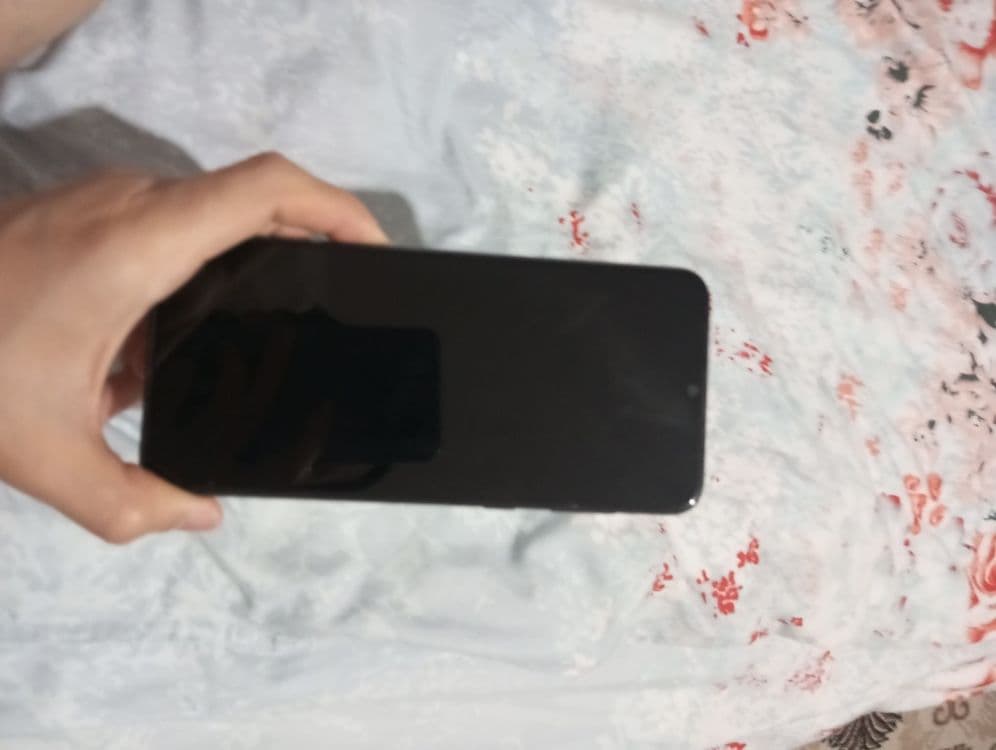 Galaxy. A 032 modeldagi telefon sotiladi holati yaxshi 550 ming somga. — 2