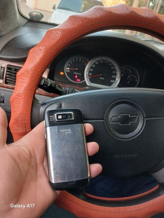 Nokia E72 sotiladi — 2