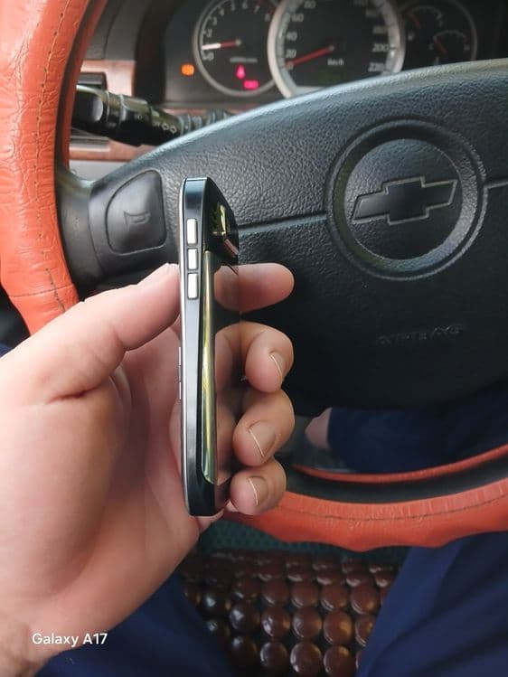Nokia E72 sotiladi — 6