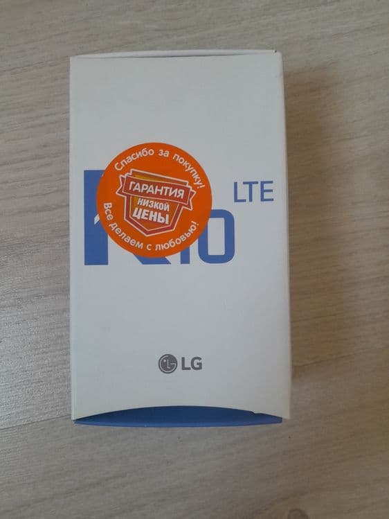 Телефон LG K10, LTE, черного цвета, с золотистой крышкой корпуса. — 7