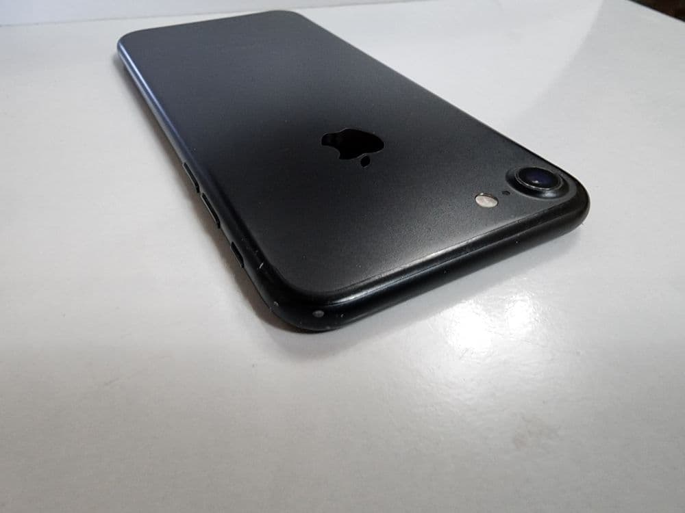 Iphone 7 Matte Black 32GB Bat 100% srochna Toshkenda
Xotirasi 32GB
Bat — 3