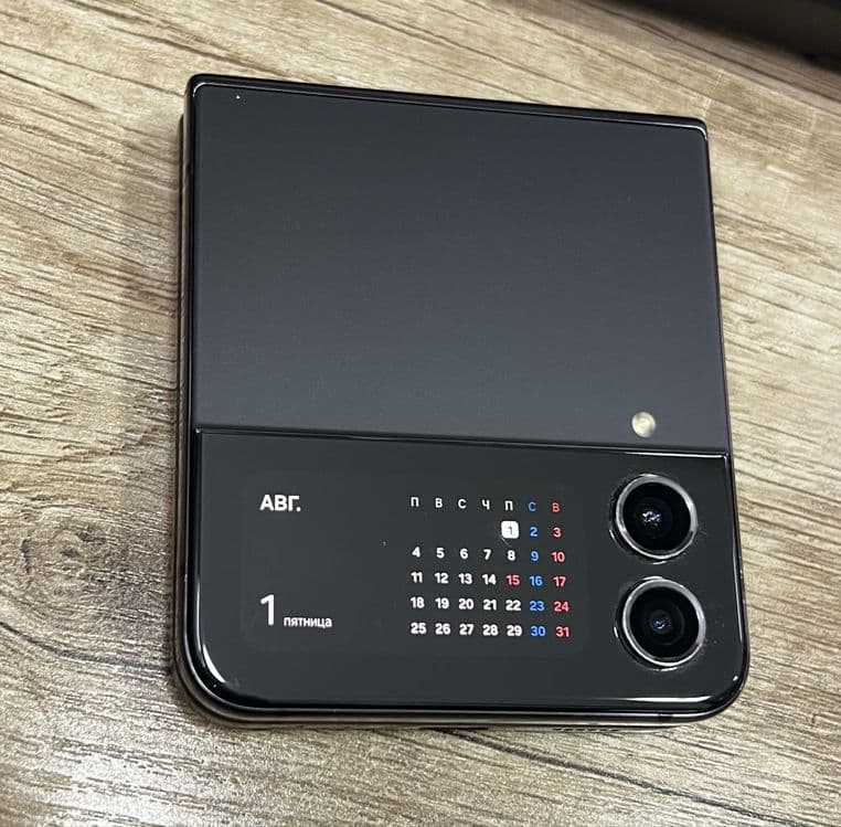 Продам Samsung Galaxy Z Flip 4 Б.У Внутренний экран не работает — 2
