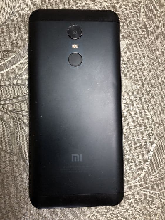 Телефон Redmi 5+ память 3/32 гб — 2