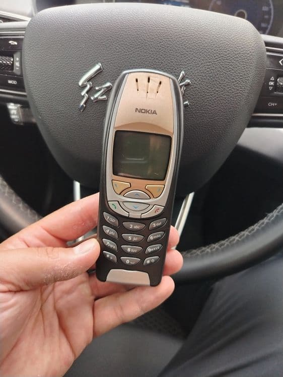 Nokia 6310i sotiladi — 2