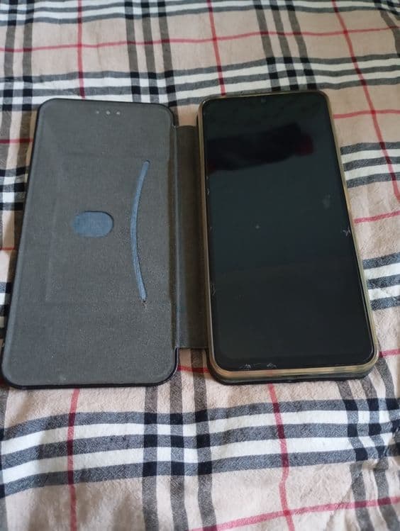 REDMI 13C xotirasi 6/128     yili 2024 dekabr — 2