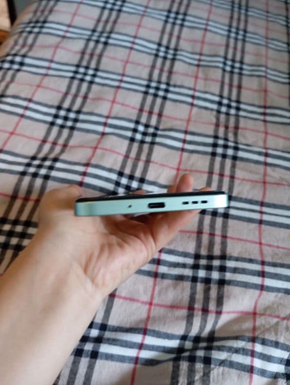 REDMI 13C xotirasi 6/128     yili 2024 dekabr — 4