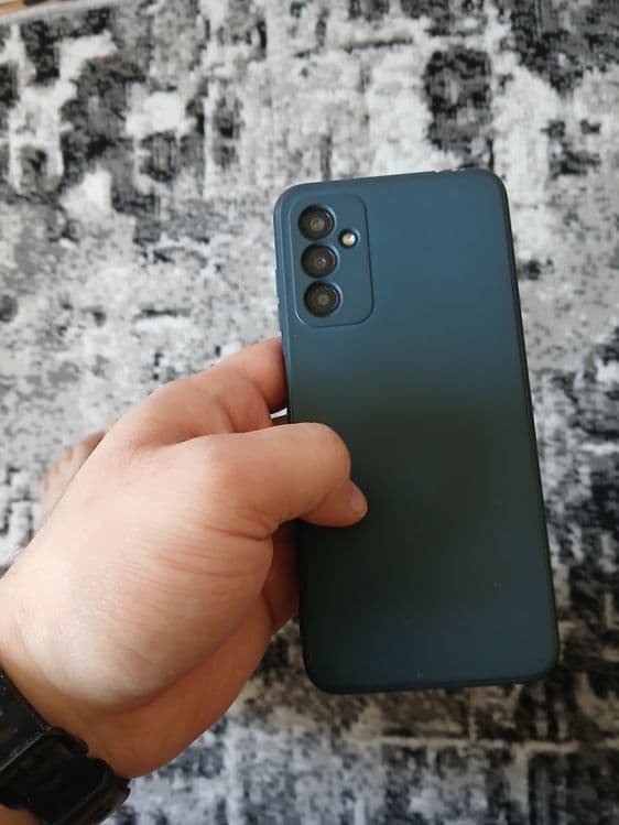 Samsung F 13 holati yaxshi — 2