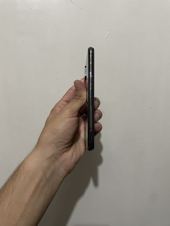 Iphone xs sotiladi — 2