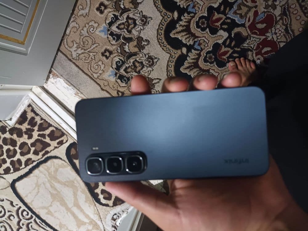 Infinix hot 60 i 4/4 128 . — 3