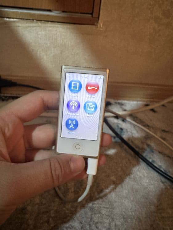 Apple iPod nano 7th Generation (2015) — 2