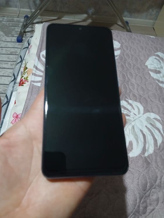 Srochna Poco F3 telefoni sotiladi. — 2