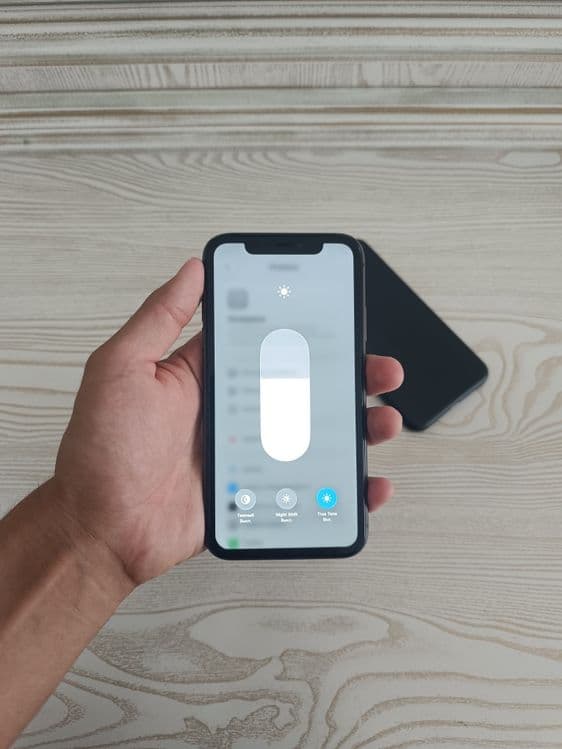 Iphone 11 (64 gb) — 1