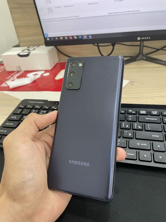 Samsung S20 FE  6/128 — 2