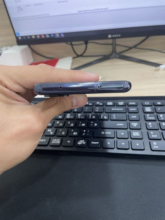 Samsung S20 FE  6/128 — 4