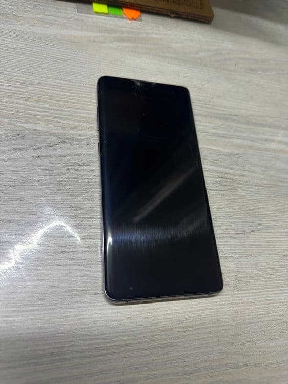 Samsung S10 Plus YAXSHI sotiladi — 2