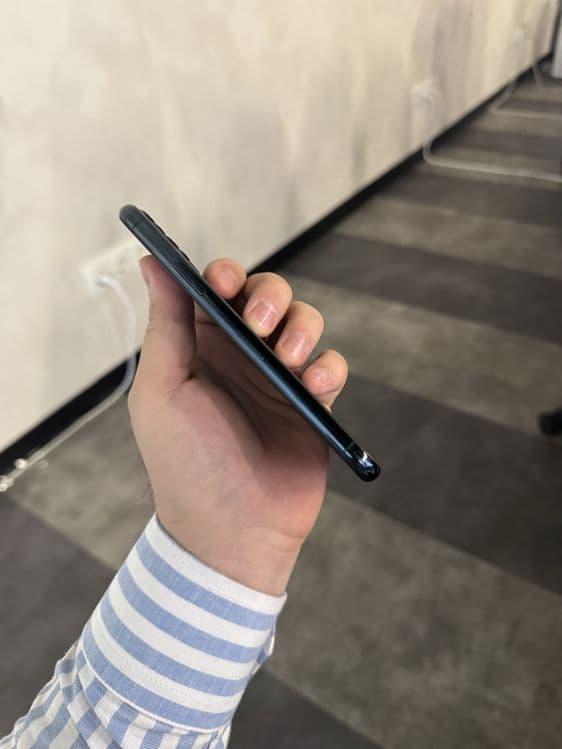 Iphone 11 pro 64GB — 6