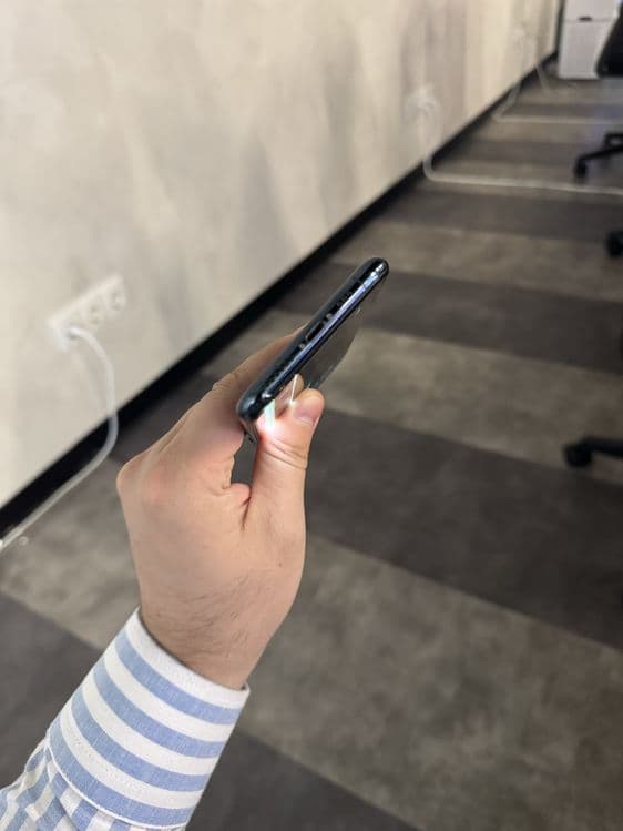 Iphone 11 pro 64GB — 8