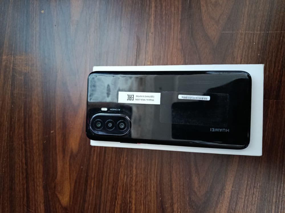 Huawei nova Y70 . Ideal holatda. — 2
