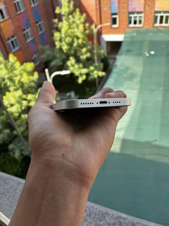 iPhone Xr (17 pro korpusda) 128gb 100% Kh/A — 7