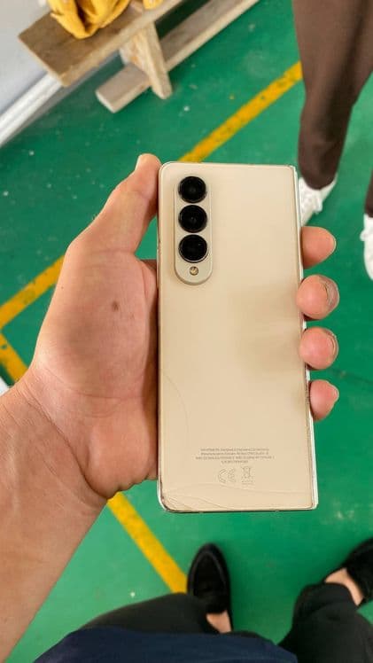 Samsung z fold 4 — 4