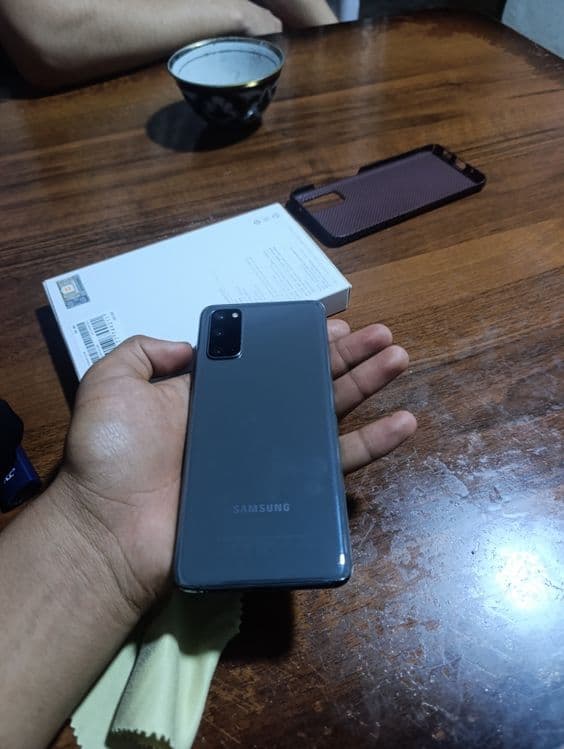 Samsung Galaxy S20 — 1