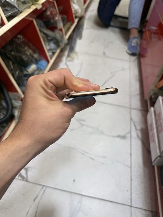 Iphone xs max 64 — 5