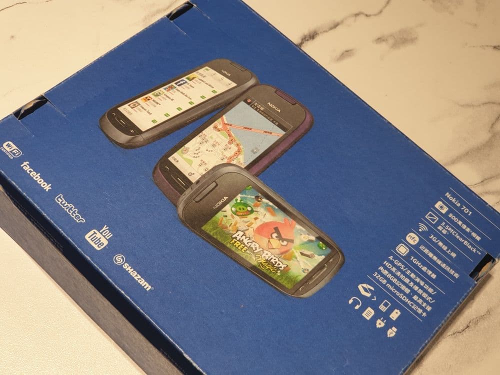срочно  Nokia 701 — 2