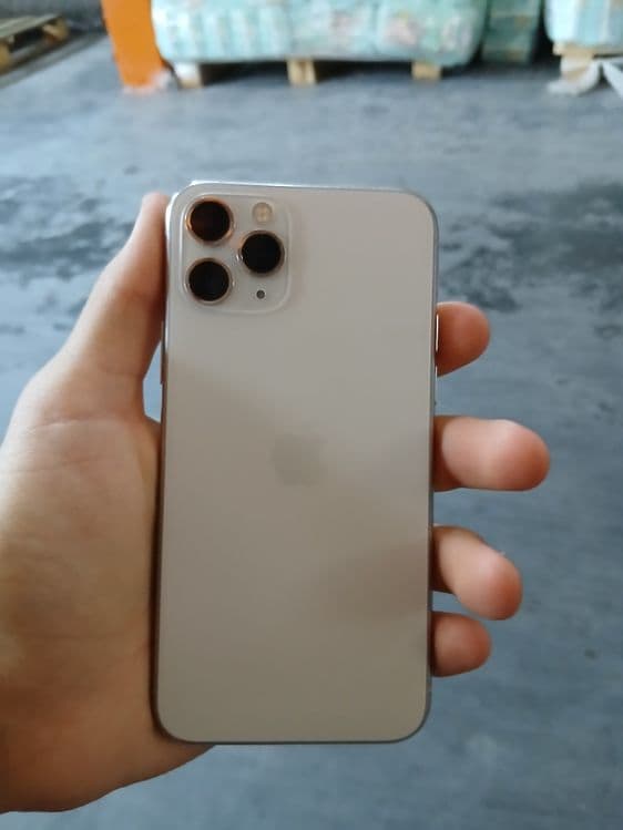 Iphone 11 pro  . — 1