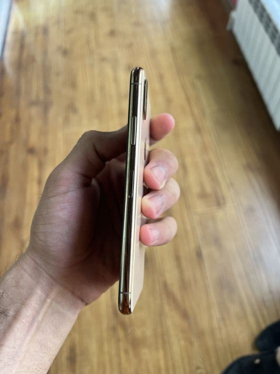 Iphone xs kafolati bilan — 2