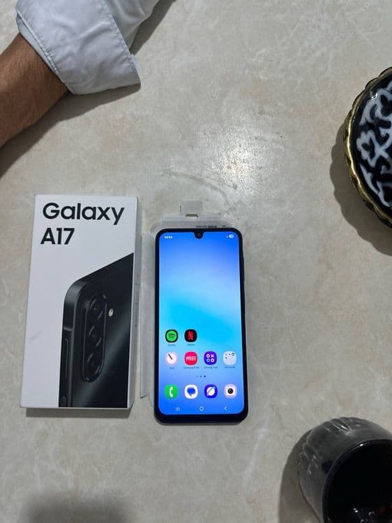 Samsung galaxy A17 — 2