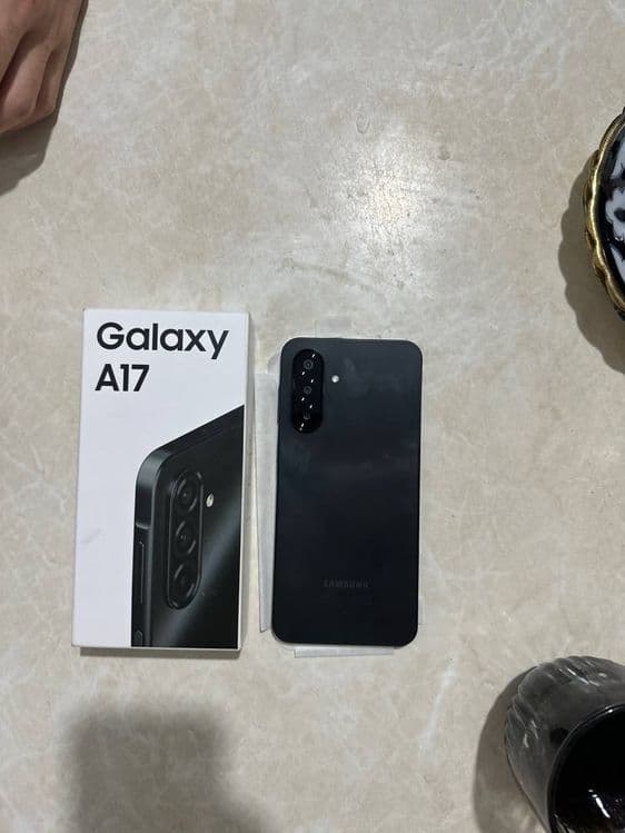 Samsung galaxy A17 — 4
